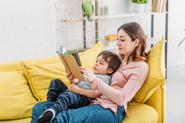 Mom reading to her child to teach print awareness