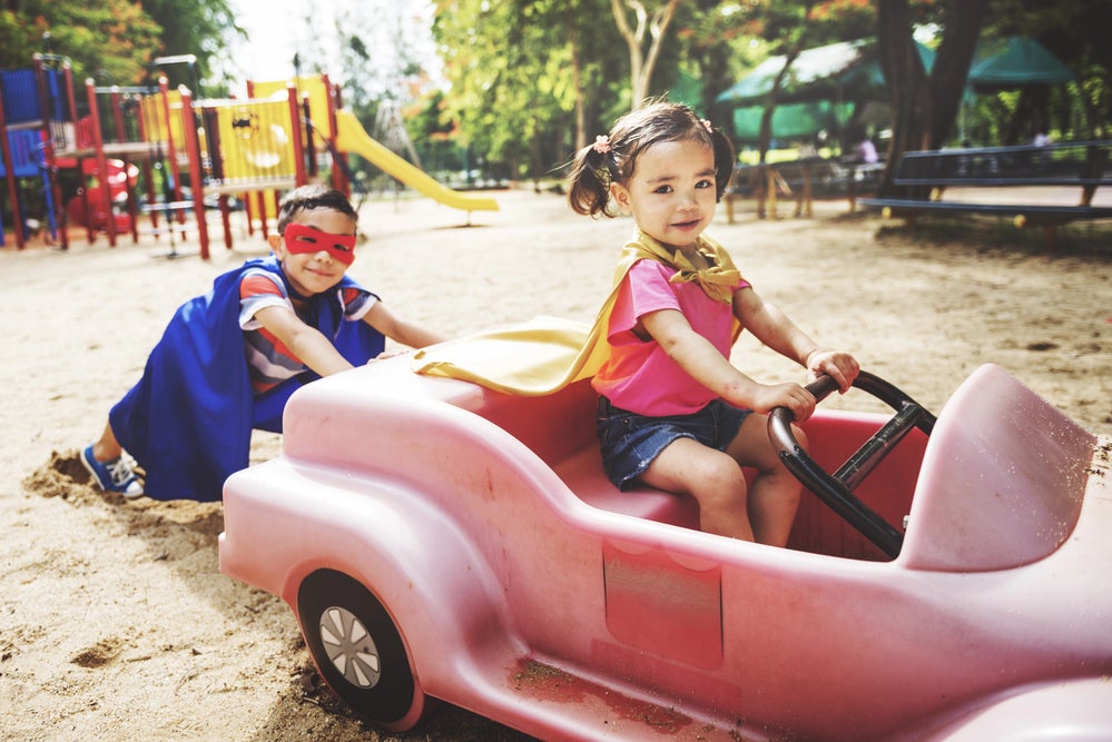 preschoolers playing outside