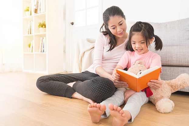 mom helping child with 1st grade reading comprehension
